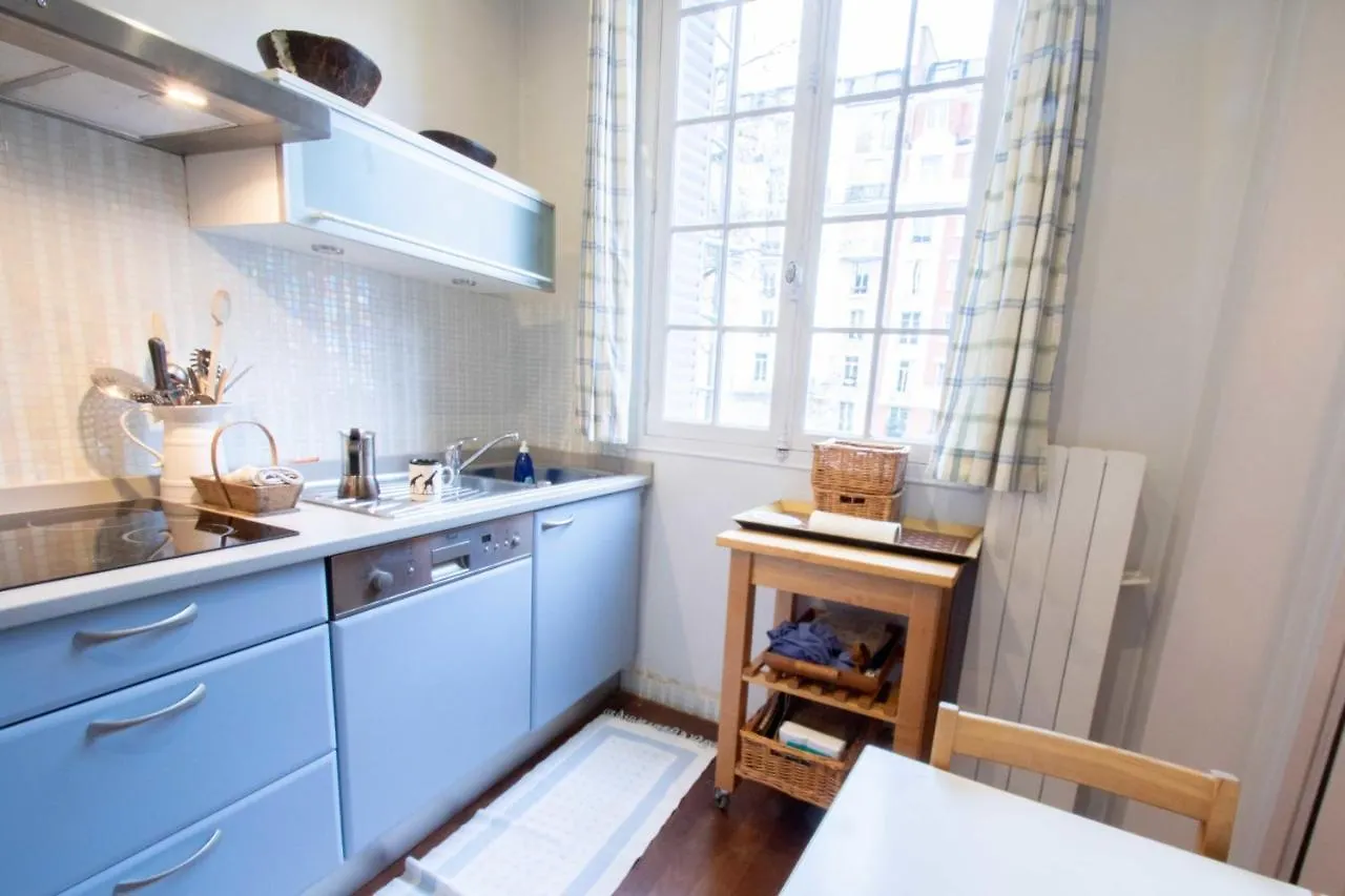 Spacious 50 M Cocoon In The Heart Of Paris 17Th Apartment